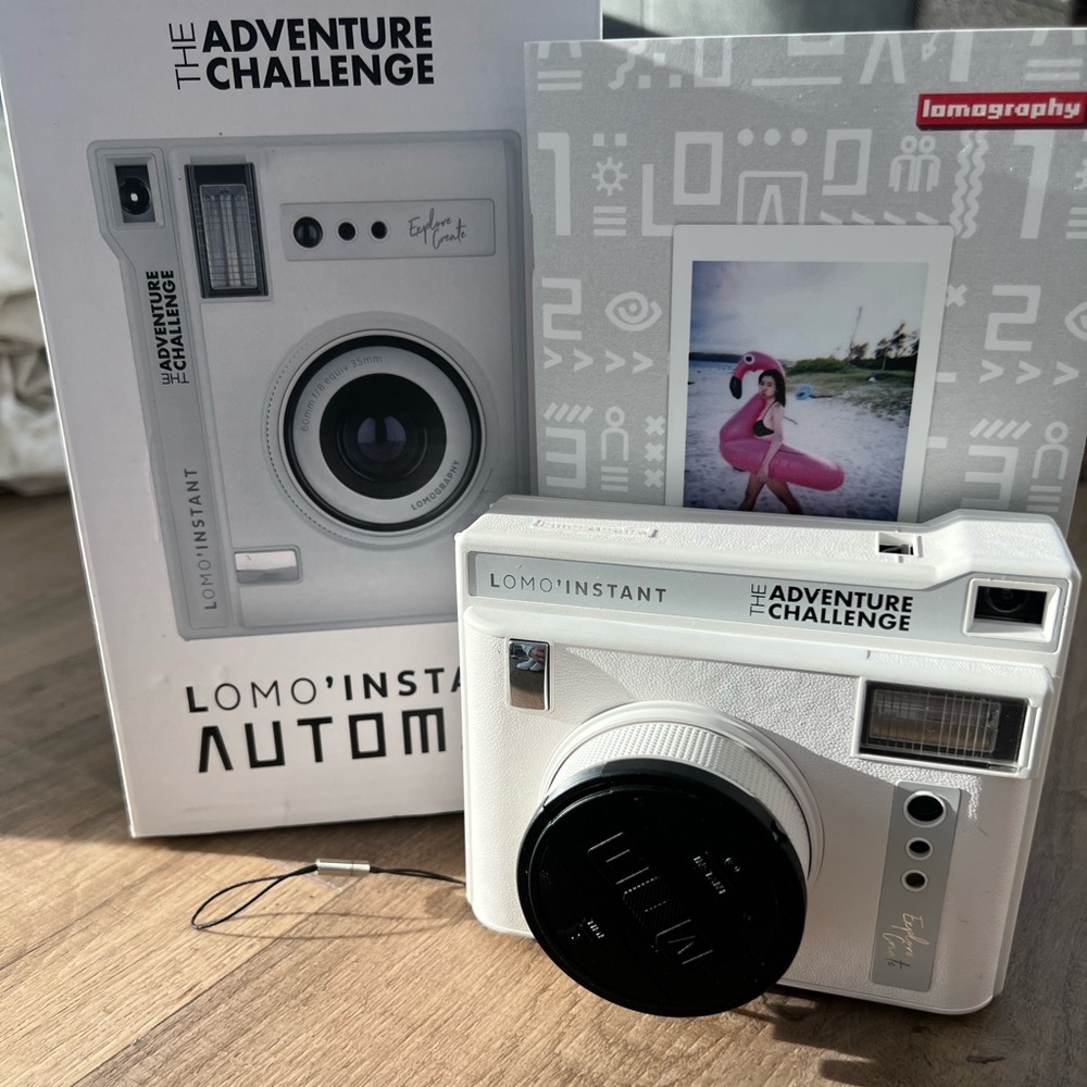 Excellent condition! Limited Edition Fujifilm Instax Mini Polaroid Camera White